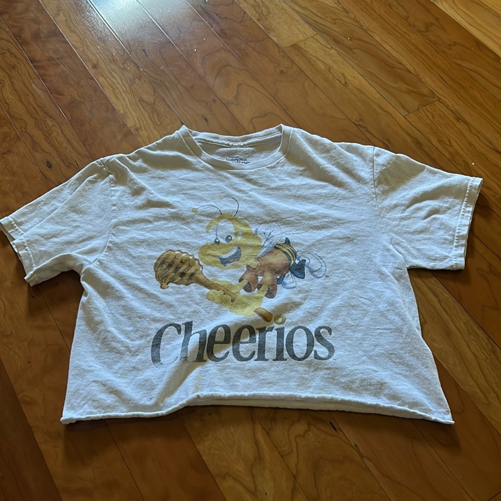 cheerio cropped graphic tee